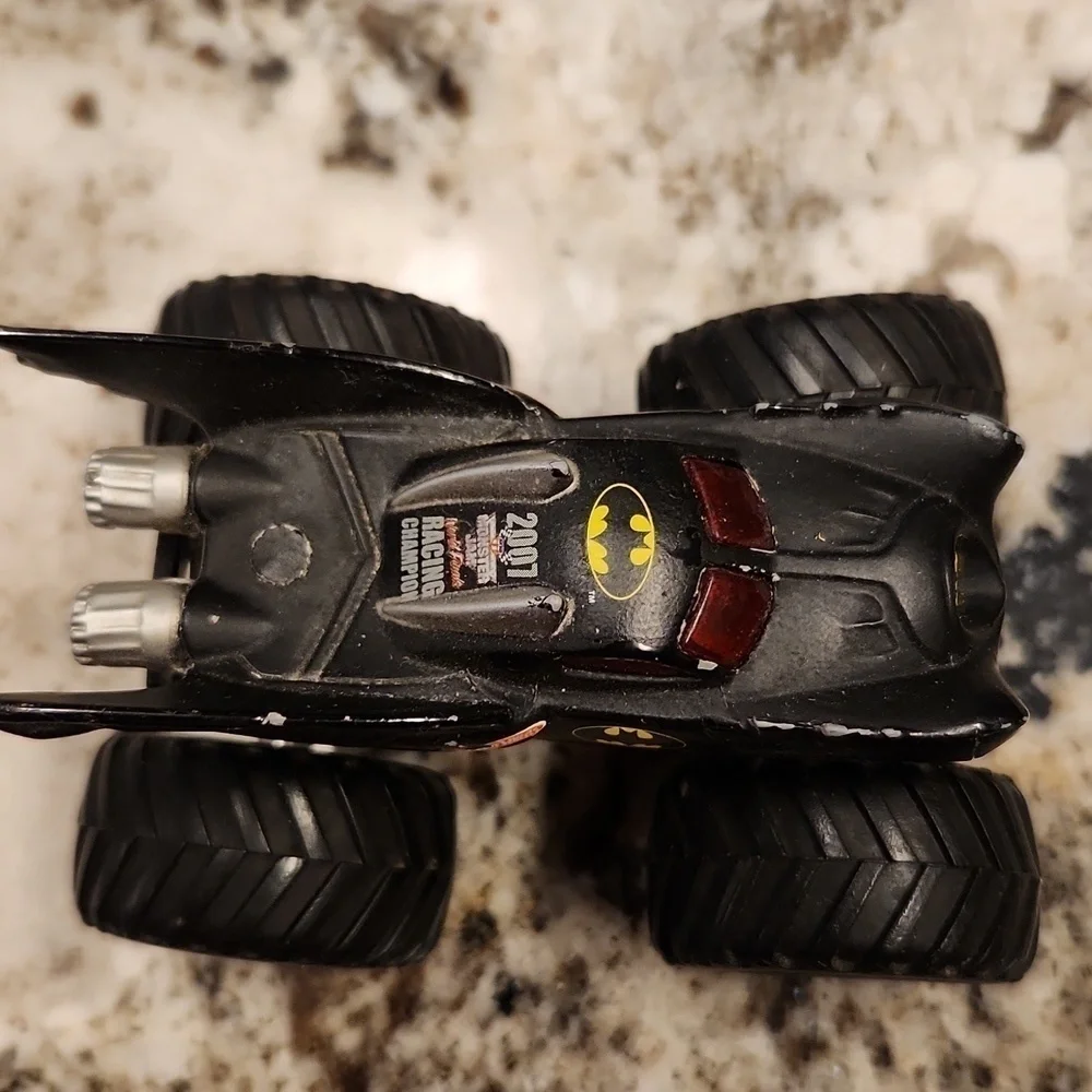 Poor condition 2007 batman 4x4 hotwheels Racing Champion bent axel